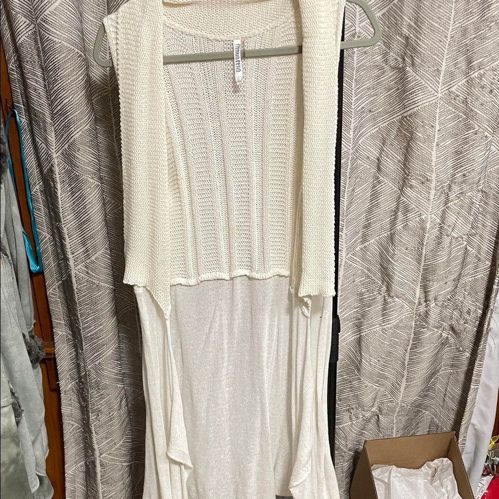 Monoreno Cream Knit Sleeveless Top